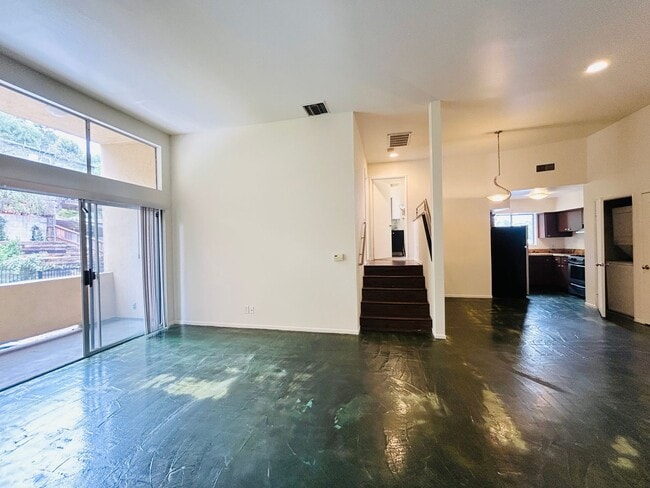 Building Photo - 2339 Hyperion Ave