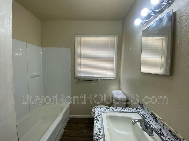 Foto del edificio - 1710 E Dartmouth St