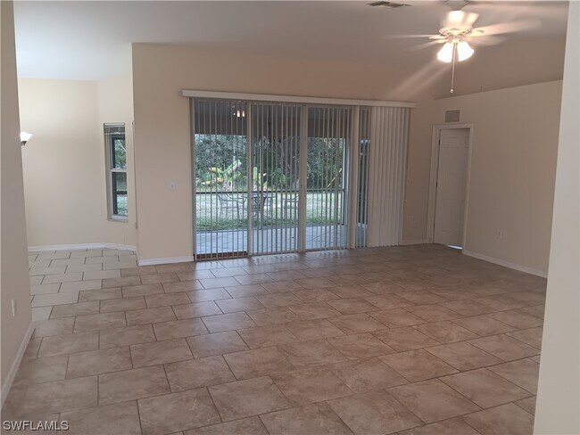 Building Photo - 679 Mirror Lakes Ct