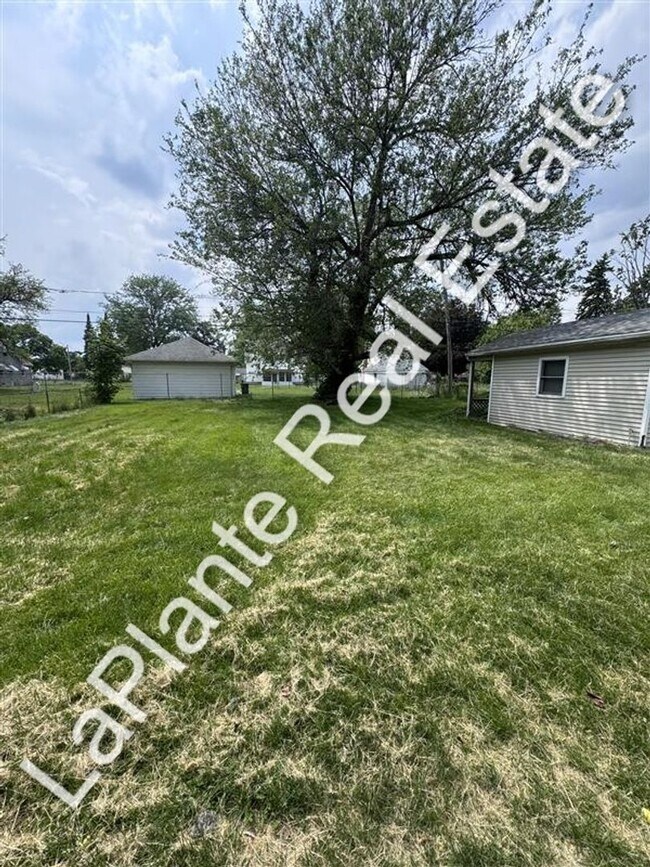 Foto del edificio - Cute Home on Large Lot for Rent