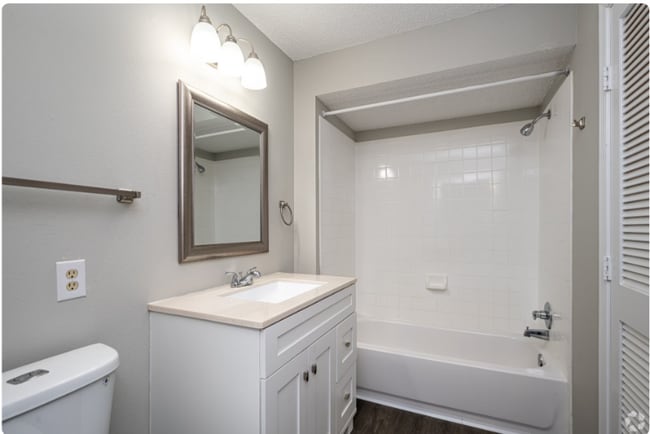 Photo - 2121 Lobdell Blvd Apartment