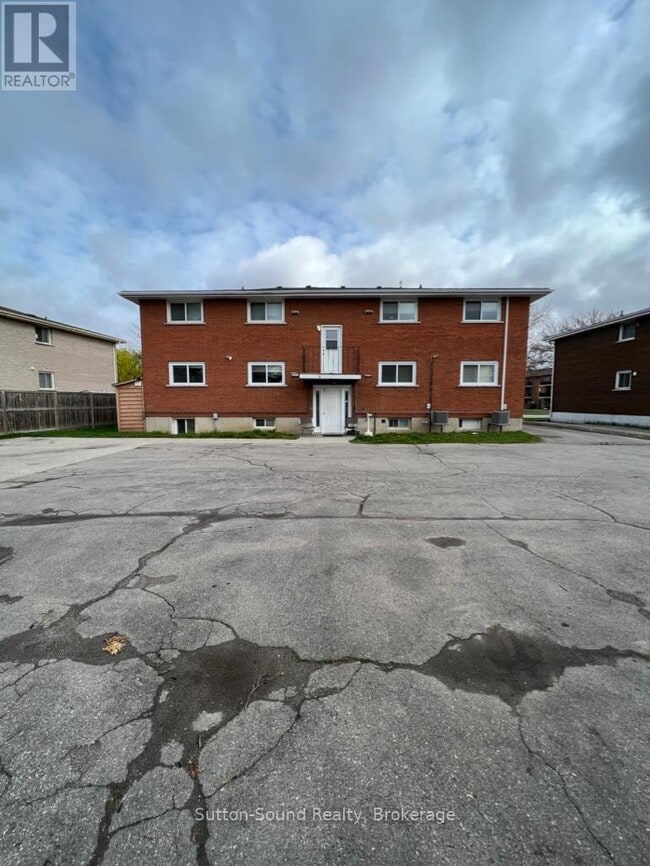 Building Photo - 619 Grey St
