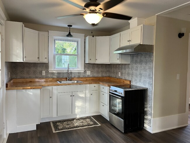 Foto del edificio - 52 Fall River Ave