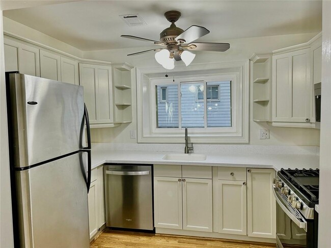 Building Photo - 835 Glendale Terrace NE