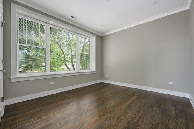 Foto del edificio - 5801 W Ainslie St