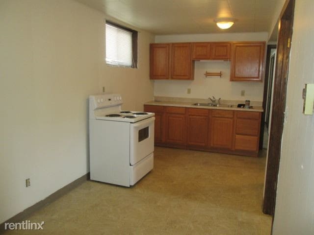 Building Photo - 1010 Park Dr