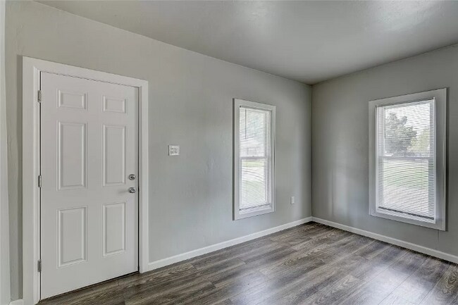 Building Photo - 1401 S Dille Ave