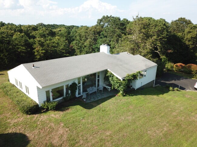 Foto del edificio - 86 Spring Hill Rd