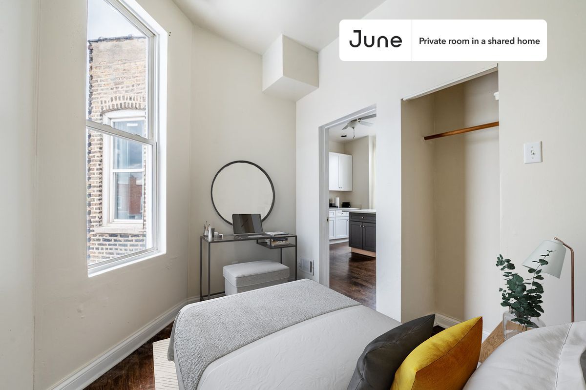 Foto principal - Private bedroom in 3 bed/1 bath Home