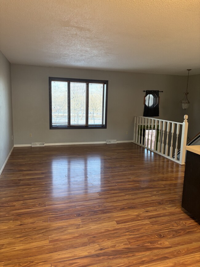 Foto del edificio - 1018 N Benton Dr