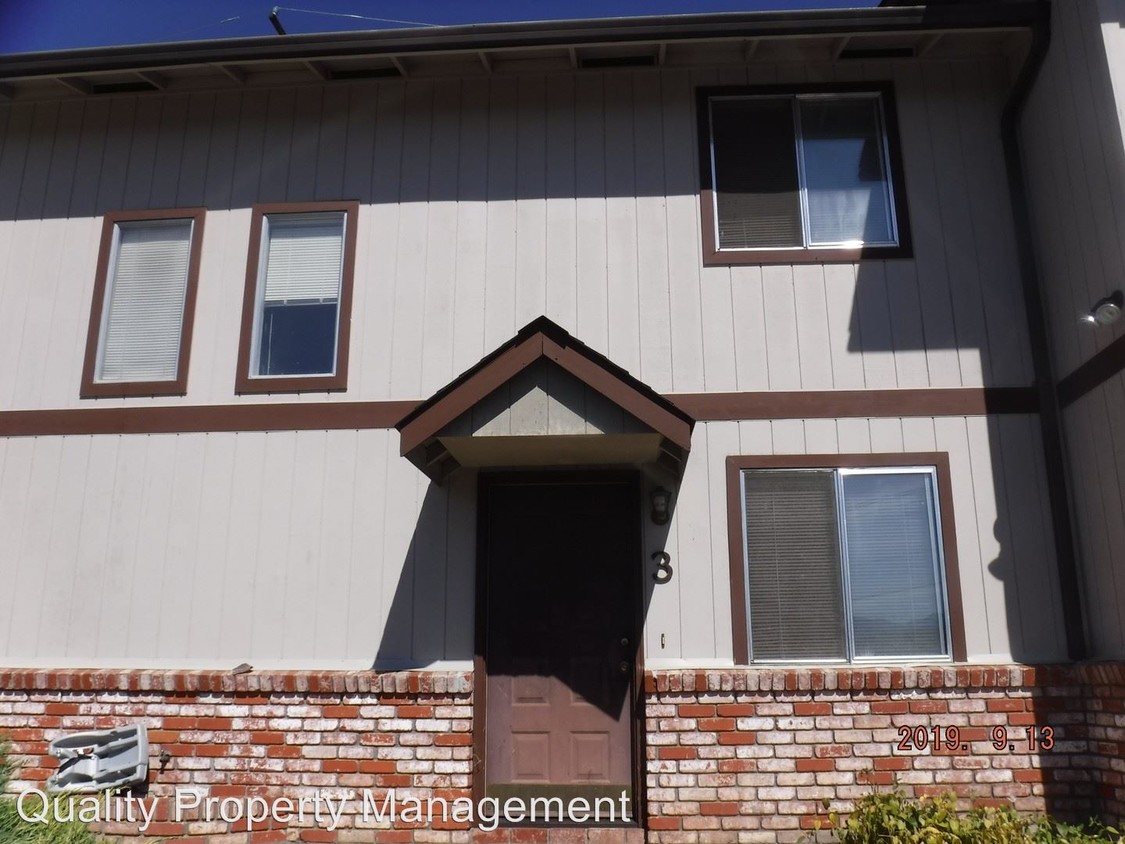 Primary Photo - 2090 NE Fairview Ave