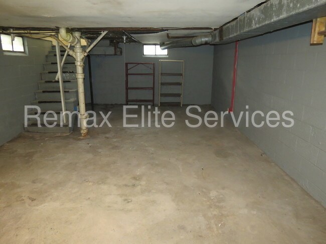 Building Photo - 2633 S 6th St