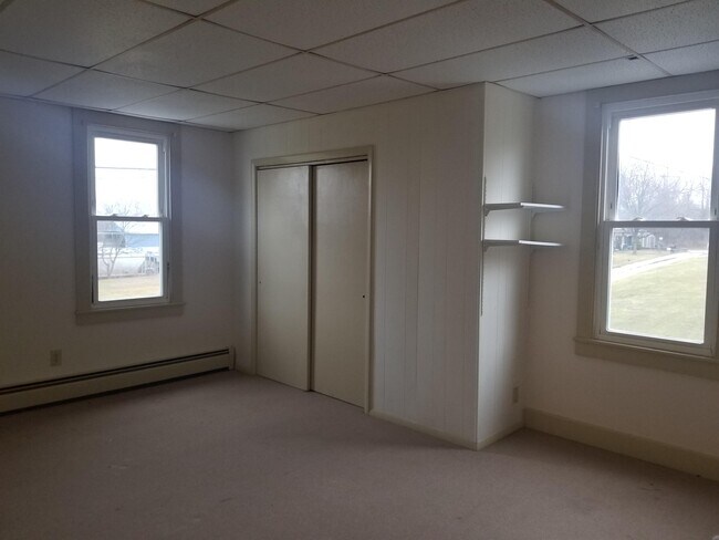 Building Photo - 208 E Elger St