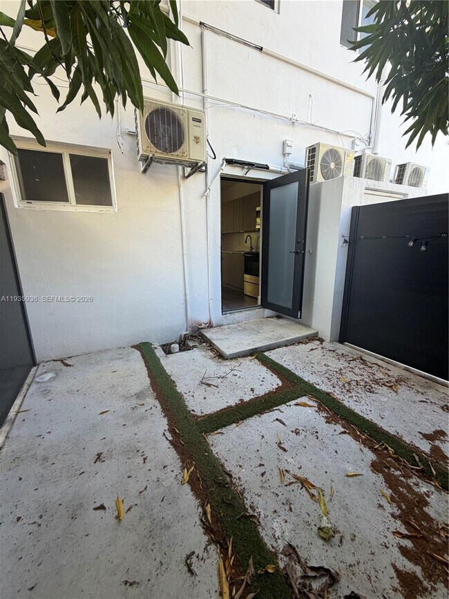 Foto del edificio - 201 SW 21st Ct