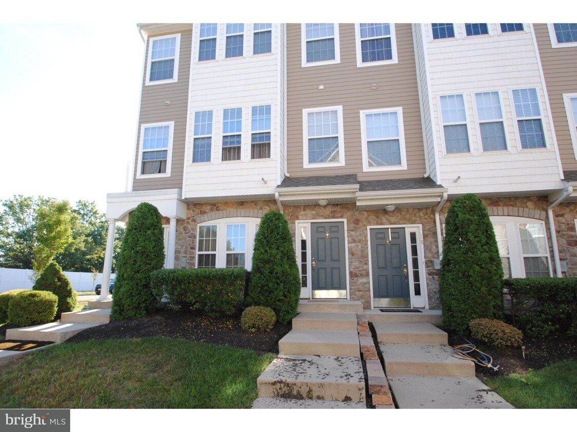 23 Fawn Ct, Delanco, NJ 08075 Townhome Rentals in Delanco NJ