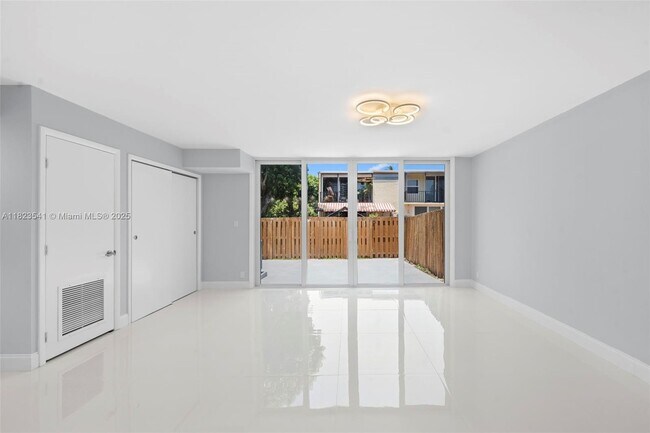 Foto del edificio - 2407 NE 10th St