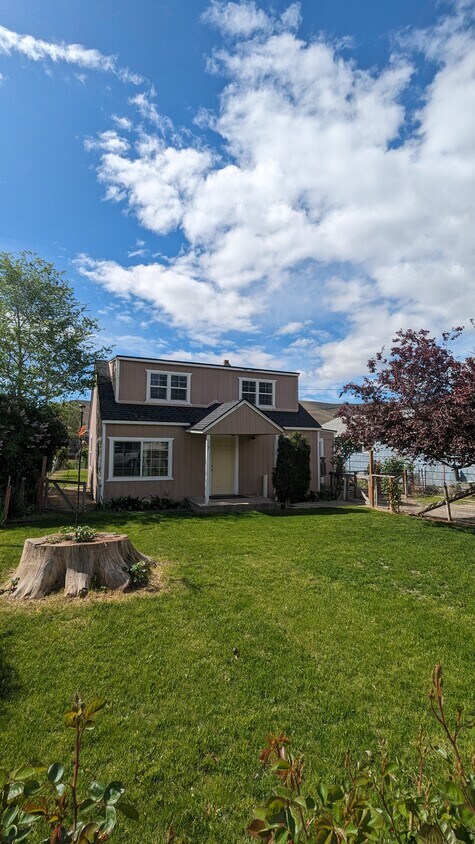 Primary Photo - 1007 Della Ave