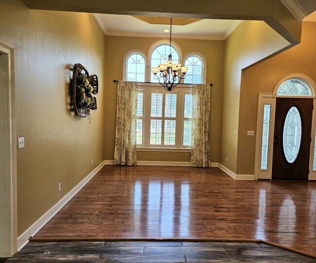 Building Photo - 366 Bellingham Dr