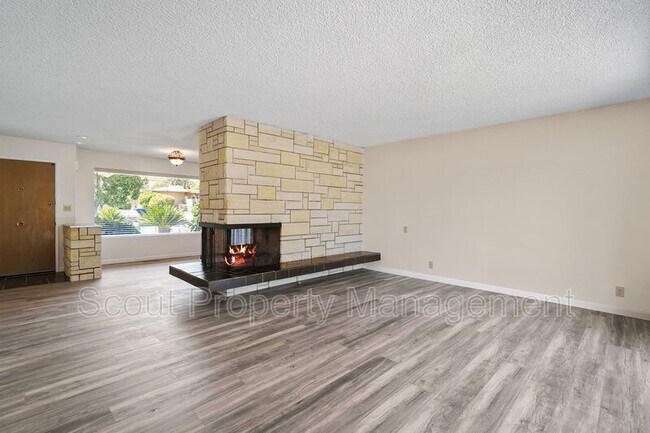 Building Photo - 5215 Peacock Ln