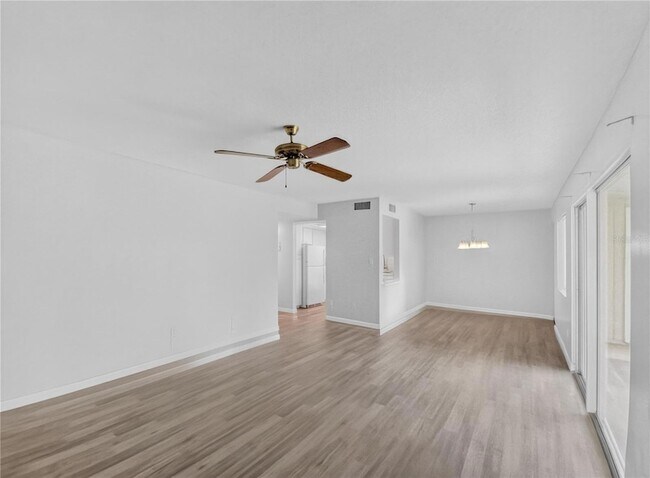 Foto del edificio - 600 Fairways Cir