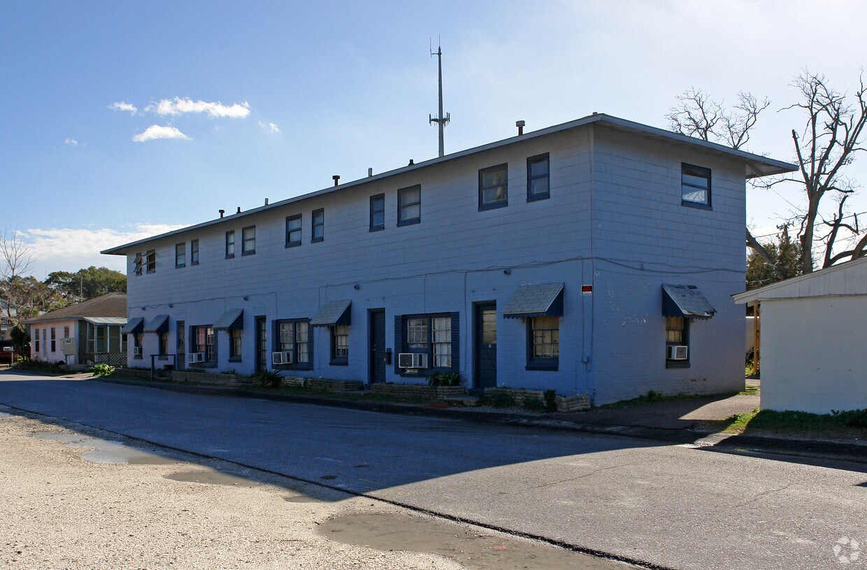 Building Photo - 3011 11th Ct