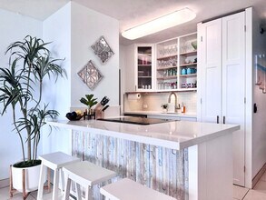 Building Photo - 190 Hauoli St