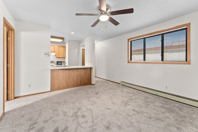 Building Photo - 804 S Charlotte Ave