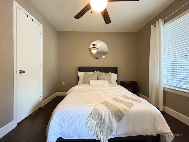 Foto del edificio - *3800 SW 20th Avenue - University Terrace ...
