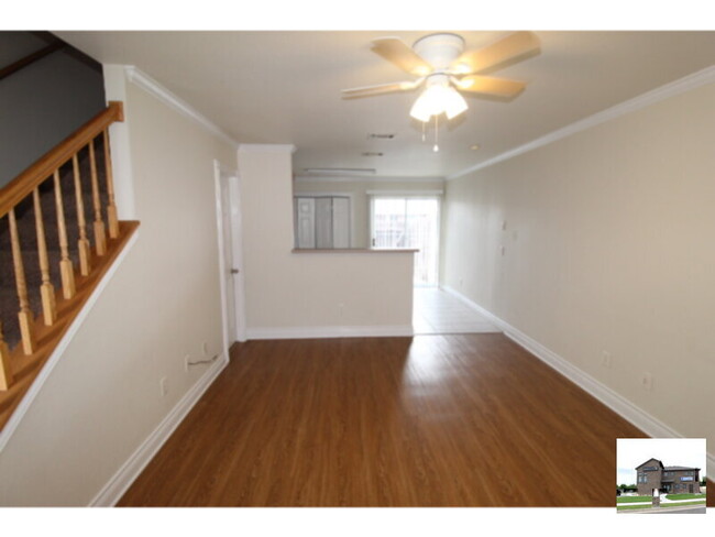 Building Photo - 402 Bowden Ave