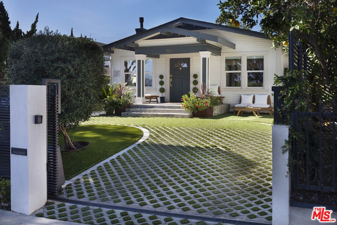 Primary Photo - 725 N Harvard Blvd