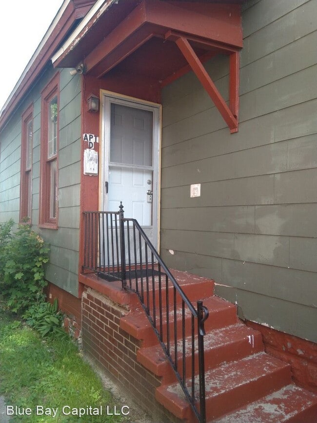 Building Photo - 460 W Clay Ave