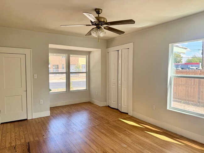 Robert E Lee - Robert E Lee Apartment