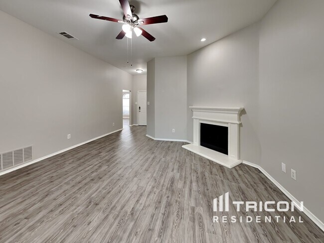 Building Photo - 721 Nelson Dr