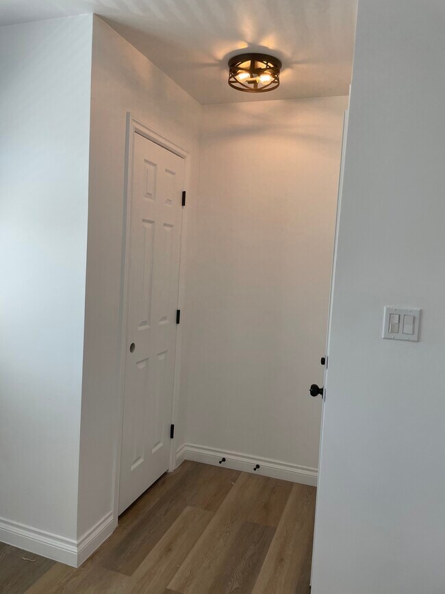 Entryway - 12444 S Vermont Ave