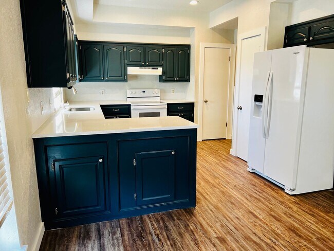 Foto del edificio - Beautiful 3BD 2BA Corner-Lot Home Located ...