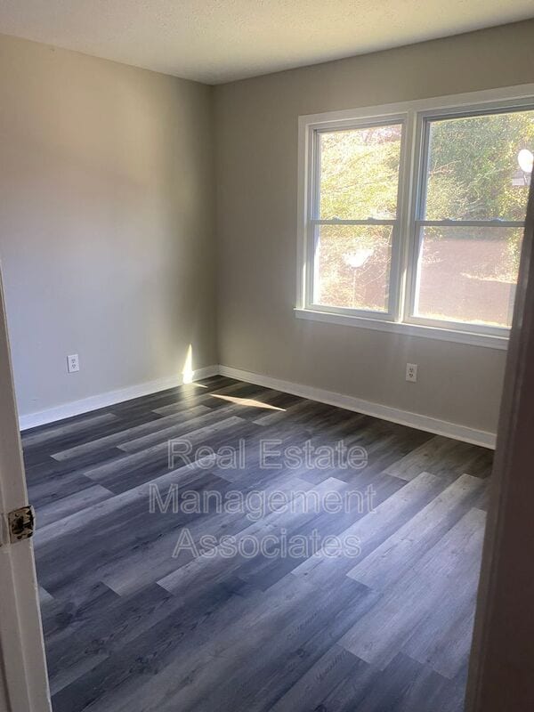 Foto del edificio - 521 E Central Ave