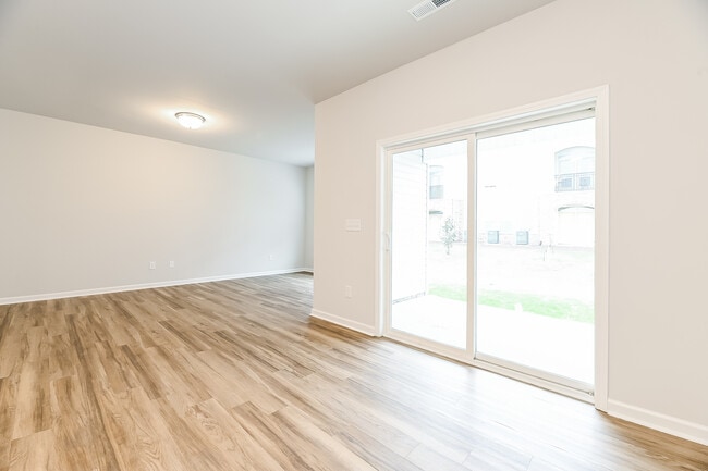 Building Photo - 2800 Summer Townes Wy