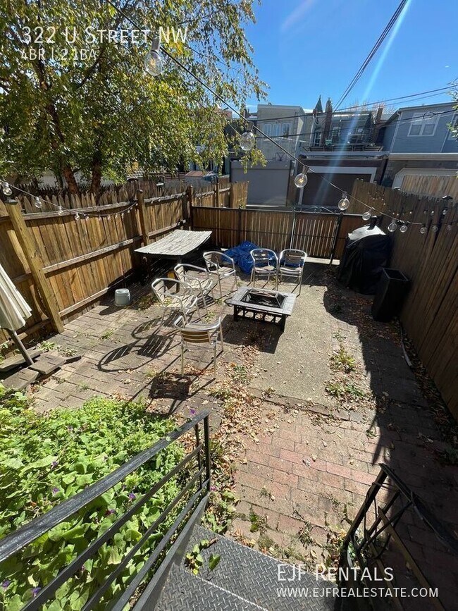 Building Photo - U Street Three Bedroom Plus Loft W/Off Str...