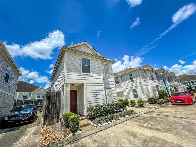 Building Photo - 2622 Woodridge Cove Dr