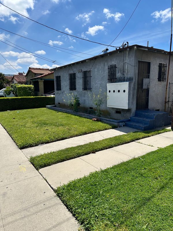 Building Photo - 934 1/2 West 71st Street