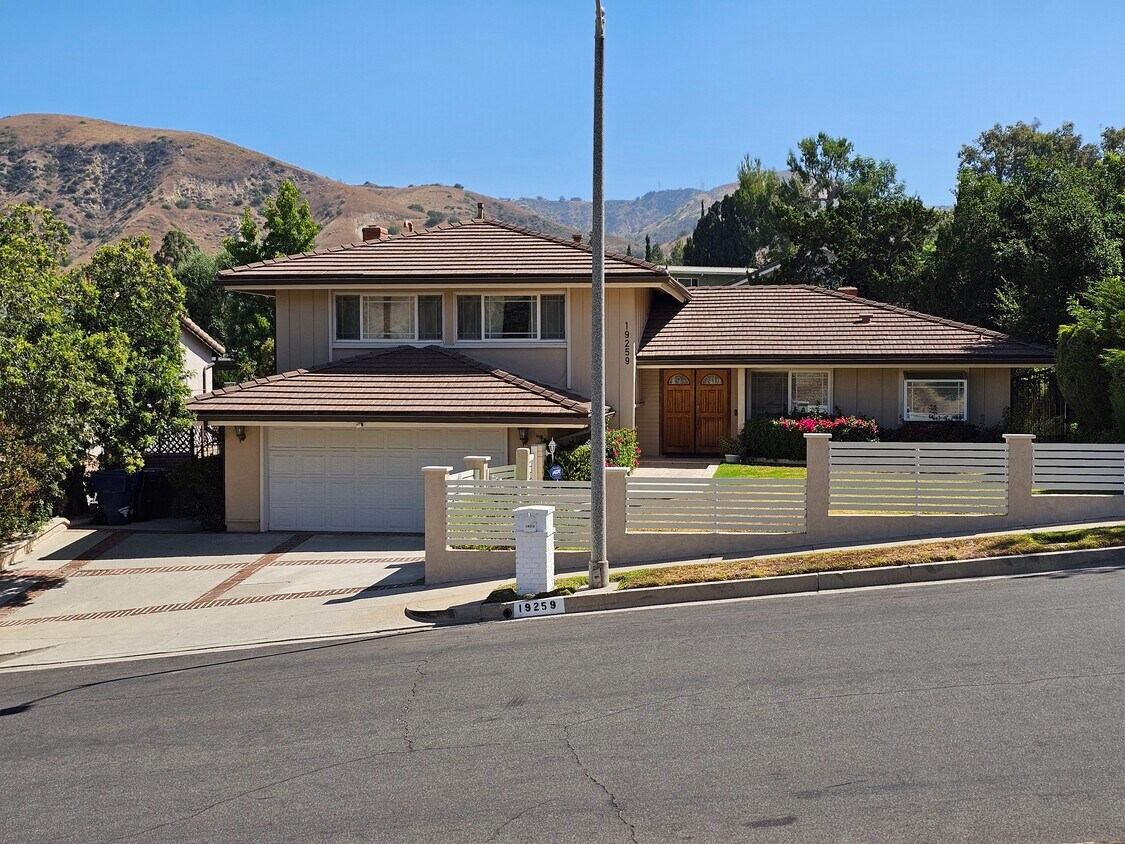 Foto principal - 19259 Braemore Rd