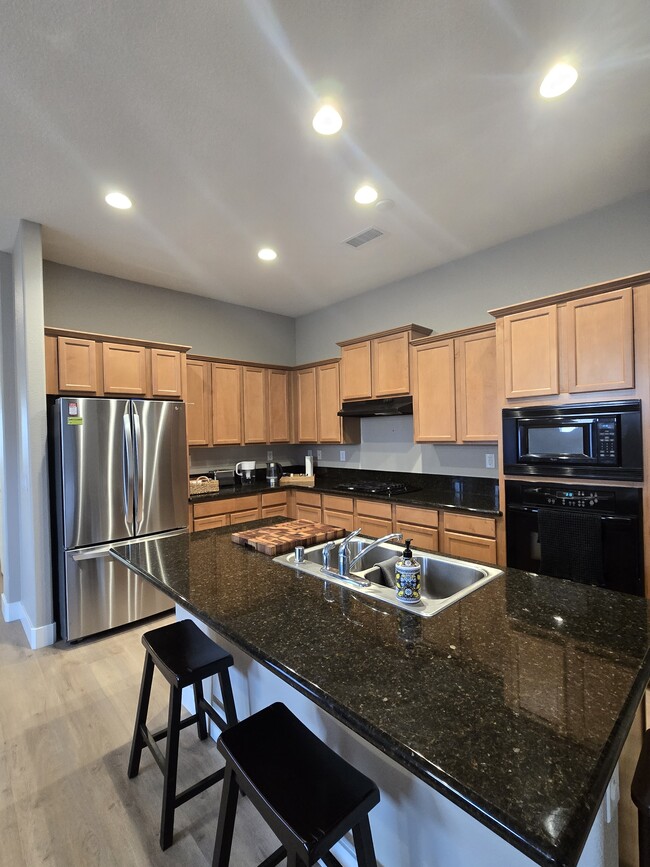 Building Photo - 992 Bella Rosa Dr