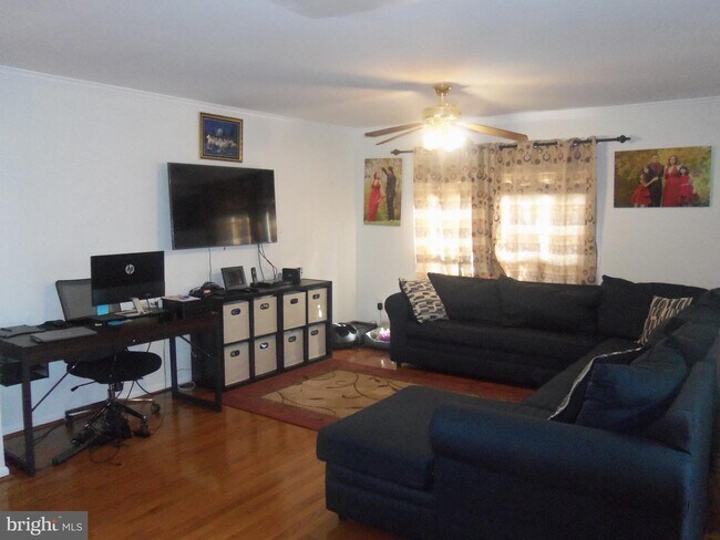 Foto del edificio - 5408 Crystalford Ln