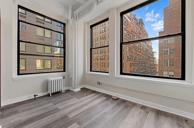 Building Photo - 261 West 30th Street