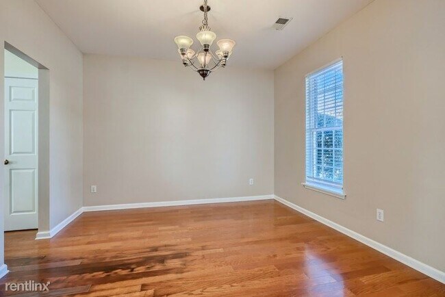 Building Photo - 4 br, 2.5 bath House - 3313 Chastain Landi...