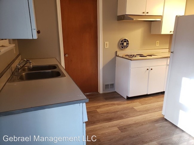 Building Photo - 3 br, 1.5 bath House - 4567 Beecher rd.