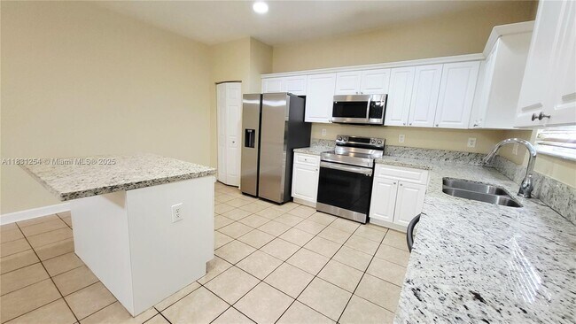 Foto del edificio - 9409 SW 225th St