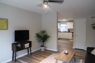 Foto del edificio - 1002 W Springfield Ave