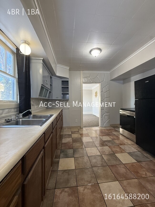 Building Photo - 106 Haifley Pl SE