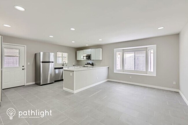 Building Photo - 3018 W Blackhawk Dr